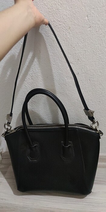 GIVENCHY Givenchy kol ve omuz çantası 