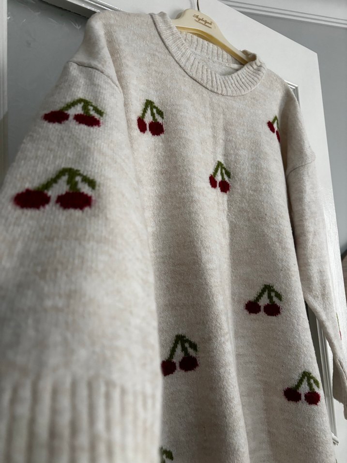 Nakışlı Kiraz Desenli Uzun Örgü Kazak - Görsel 3