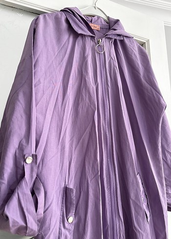 Uzun Boylu Mor Kadın Yağmurluk Kapüşonlu - Görsel 3