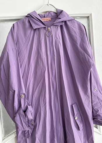 Uzun Boylu Mor Kadın Yağmurluk Kapüşonlu - Görsel 4