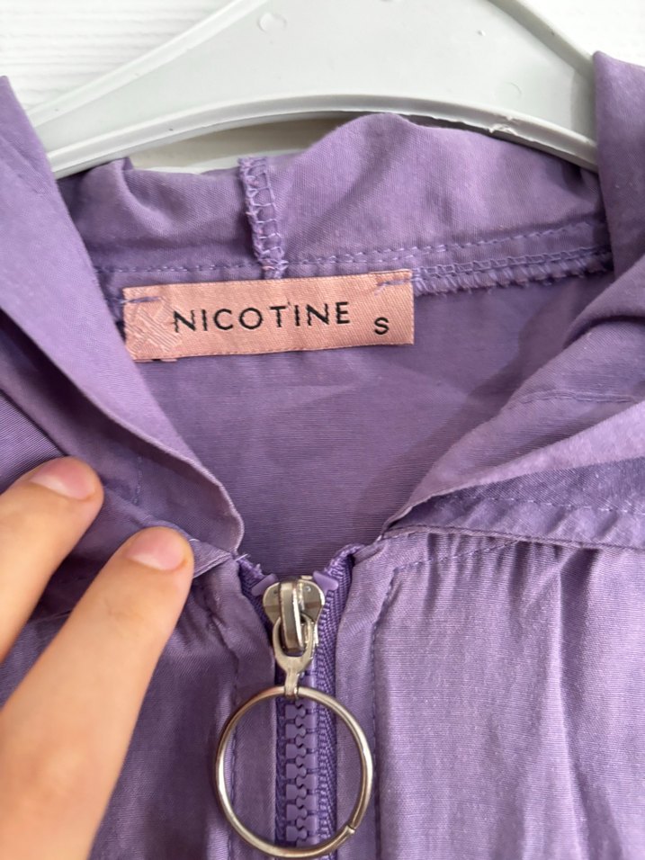 Uzun Boylu Mor Kadın Yağmurluk Kapüşonlu - Görsel 2