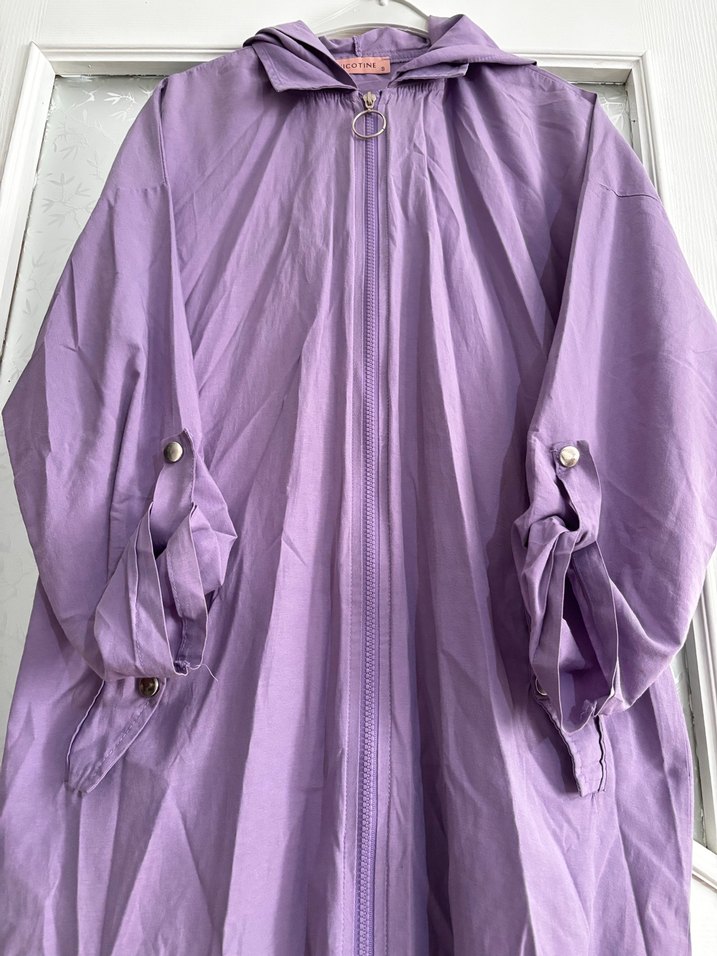 Uzun Boylu Mor Kadın Yağmurluk Kapüşonlu - Görsel 5