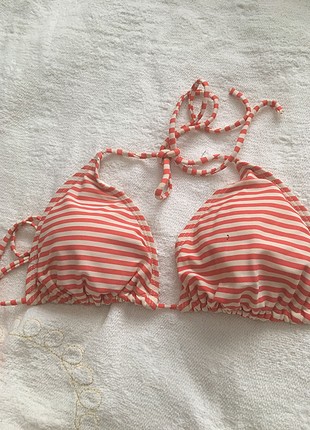 40 Beden kırmızı Renk Bikini ???? ürün Zara değil ama sadece 1 kere kullanıldı 