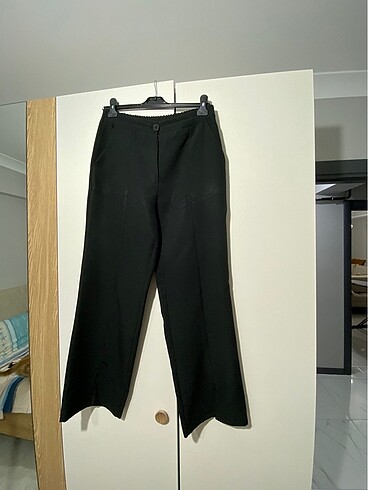 Trendyol Geniş kesim paça pantolon paça önü yırtmaçlı