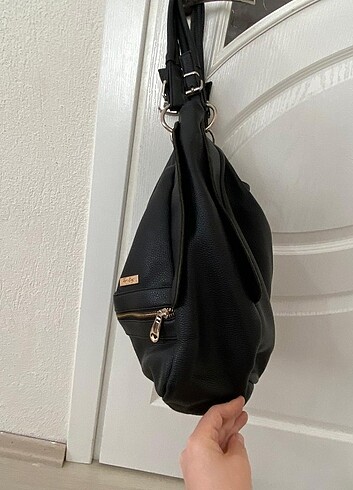  Beden Siyah deri görünümlü çanta 