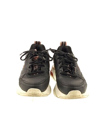 38,5 Beden Skechers Spor Ayakkabı %70 İndirimli.