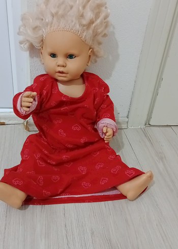 Barbie Kırmızı Elbiseli Bebek Oyuncak