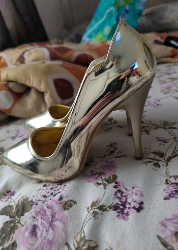 Altın Renkli Stiletto Topuklu Kadın Abiye Ayakkabı