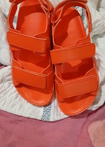 Turuncu Tokalı Çocuk Sandalet