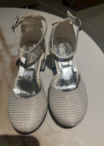 Parlak Tokalı Topuklu Ayakkabı - Görsel 4