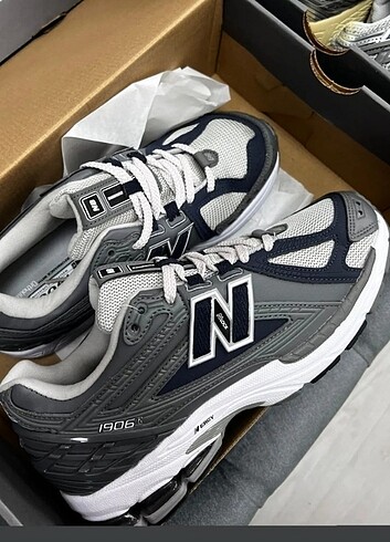 New Balance 1906R