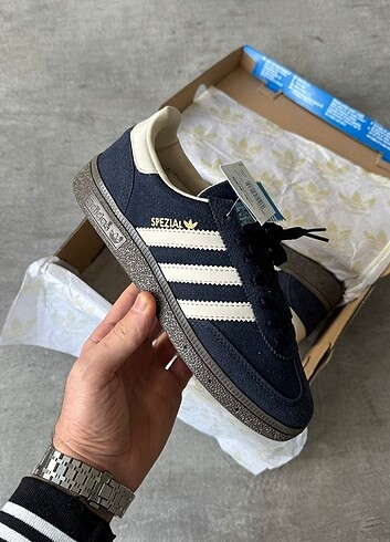 38 Beden Adidas Handball SPEZIAL