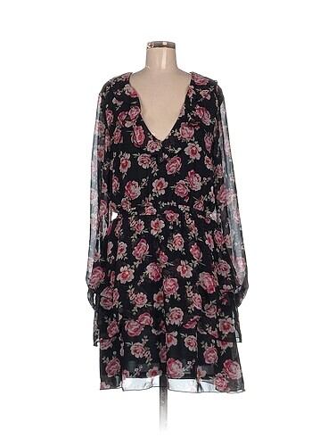 H&M Kısa Elbise %70 İndirimli.