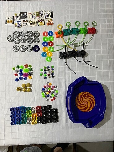 Beyblade Yedek parça, saha ve atıcılar