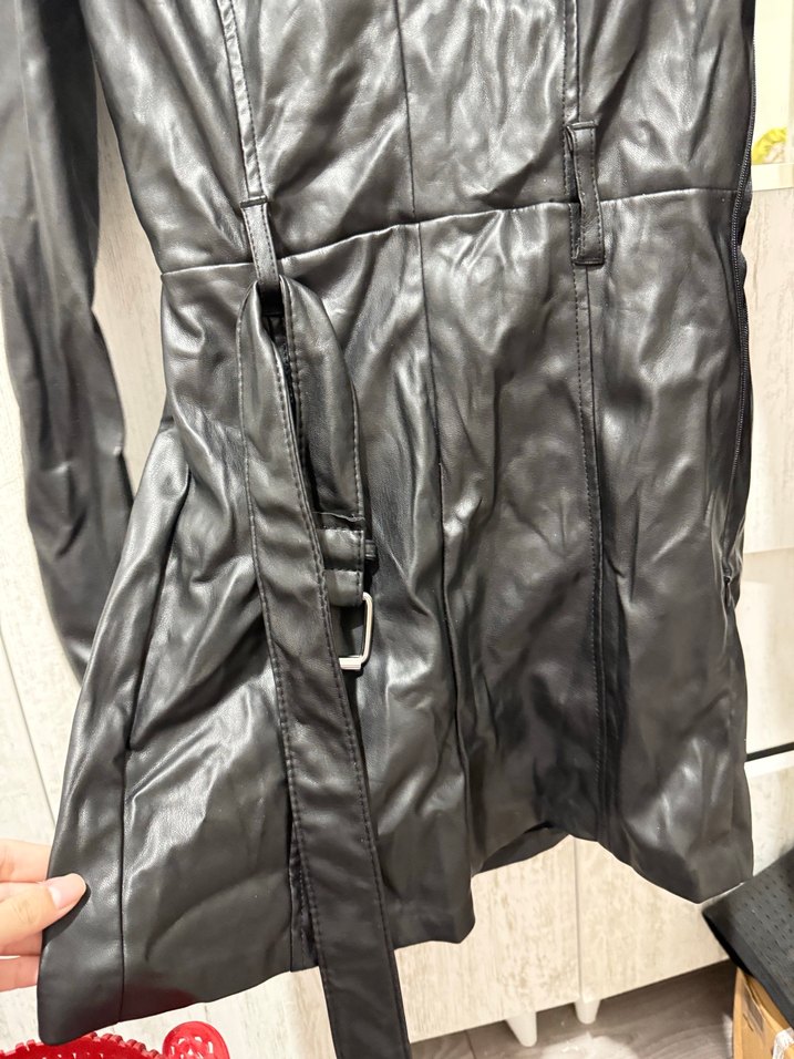 Kadın Siyah Deri Kemerli Mini tulum bershka - Görsel 2