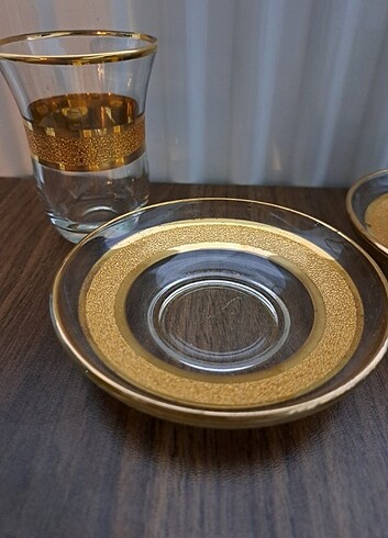 Çay bardağı ve tabağı