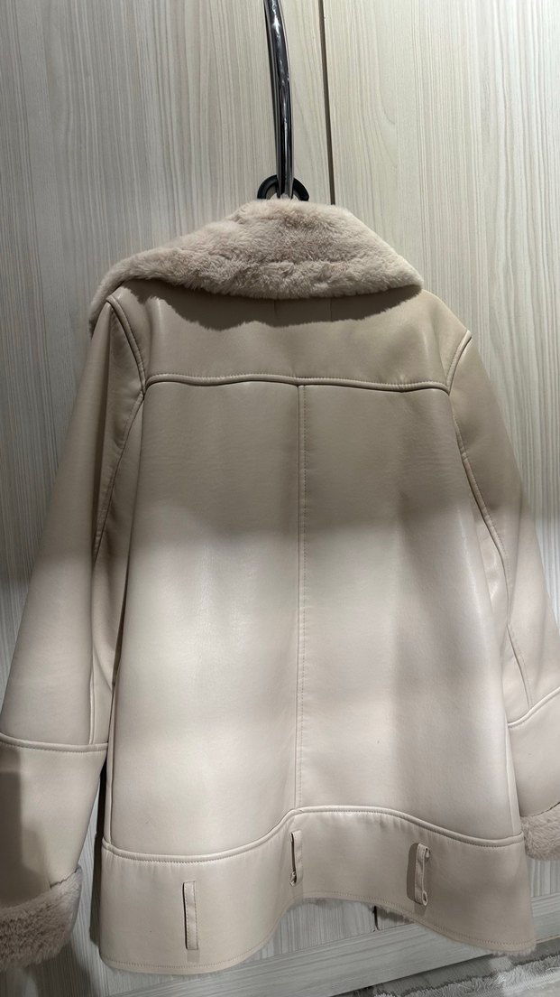 Kadın Beyaz Deri Kürklü Kış Montu - Görsel 4