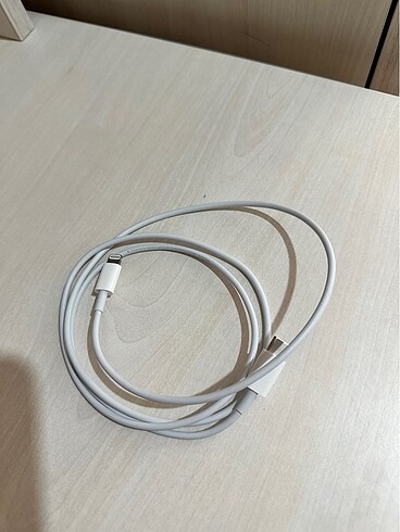 Apple orjinal şarz kablosu sıfırdır hiç kullanılmadı 1 metre