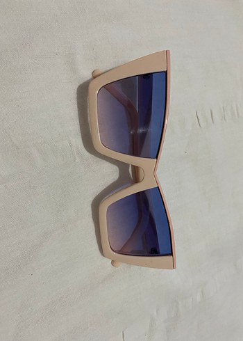 Bej Çerçeveli Modern Kadın Güneş Gözlüğü - Görsel 3