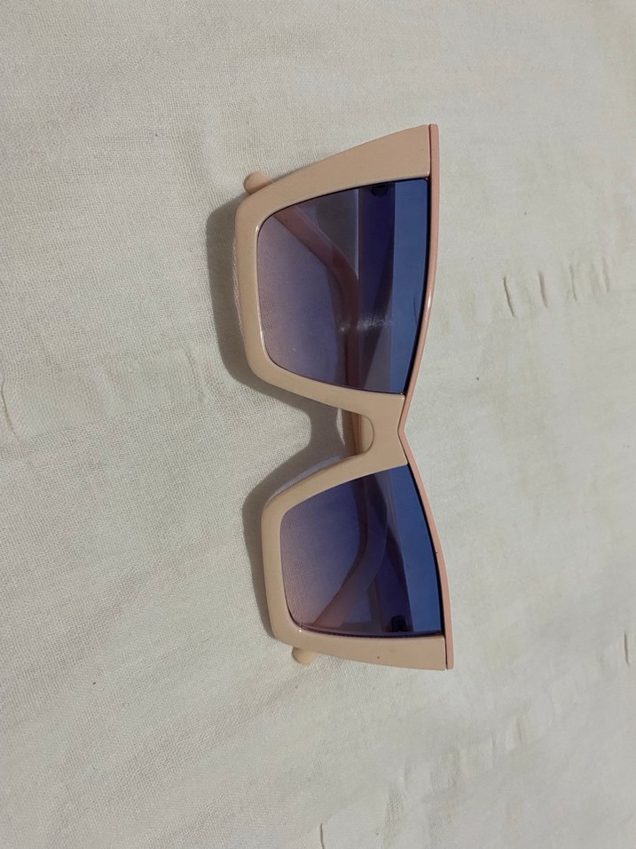 Bej Çerçeveli Modern Kadın Güneş Gözlüğü - Görsel 3