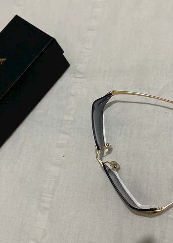 Prada Parlak Altın Kadın Güneş Gözlüğü - Görsel 3