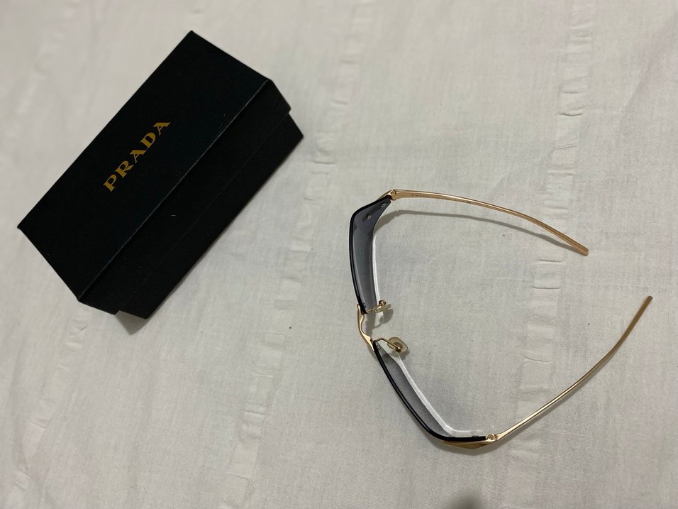 Prada Parlak Altın Kadın Güneş Gözlüğü - Görsel 3