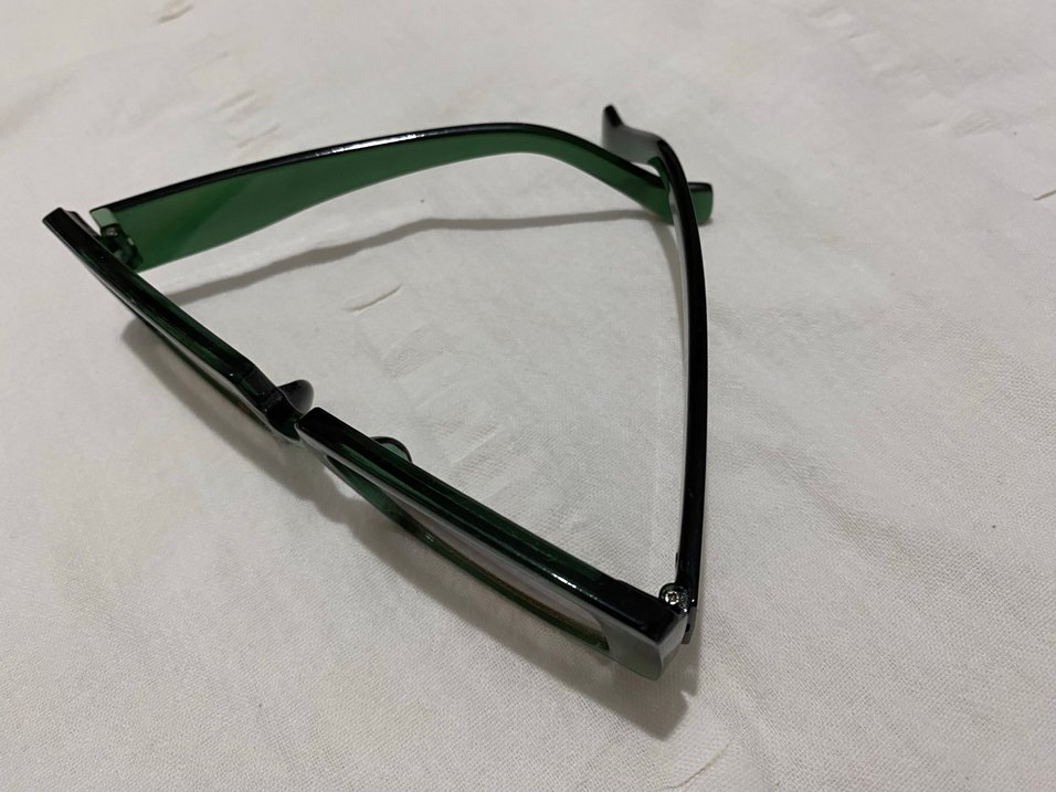 Şeffaf Yeşil Kadın Gözlüğü - Görsel 3