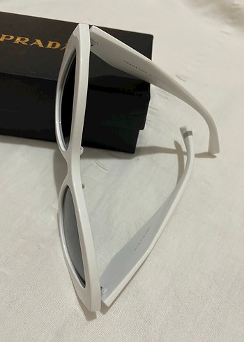 Beyaz Prada Kadın Güneş Gözlüğü - Görsel 3