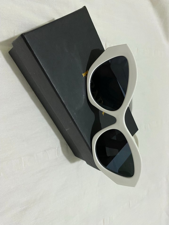 Beyaz Prada Kadın Güneş Gözlüğü - Görsel 2