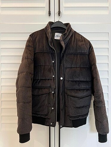 Zara Mont