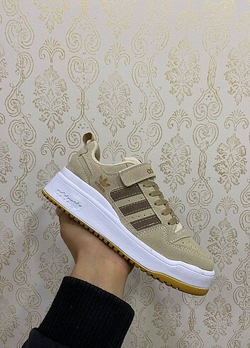 Adidas cırtlı model