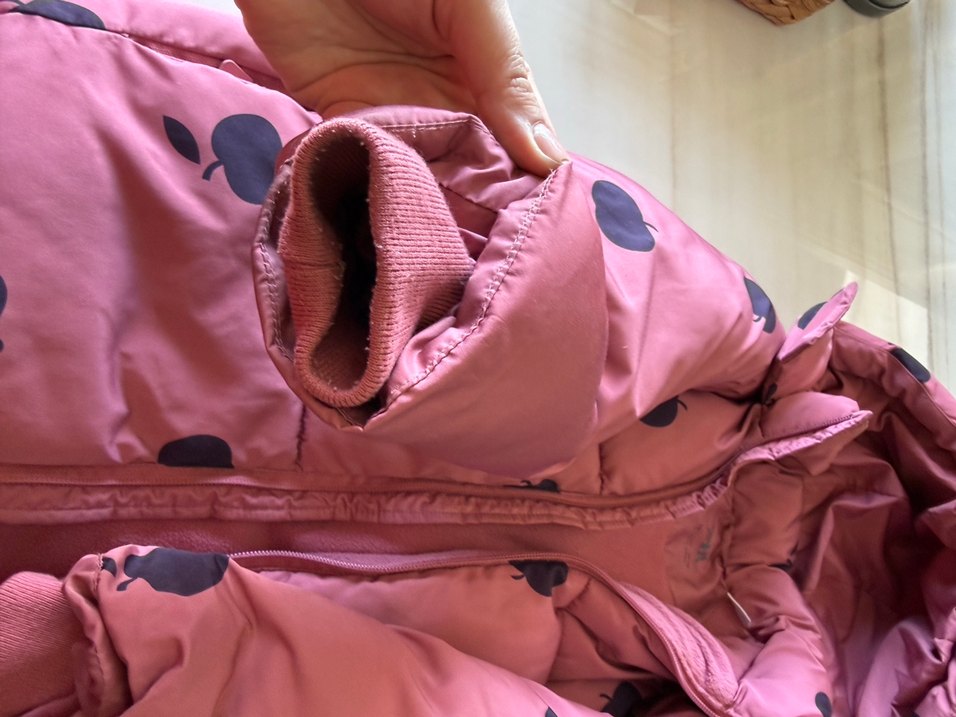 Kız Çocuk Elma Desenli Kapüşonlu Mont - Görsel 2