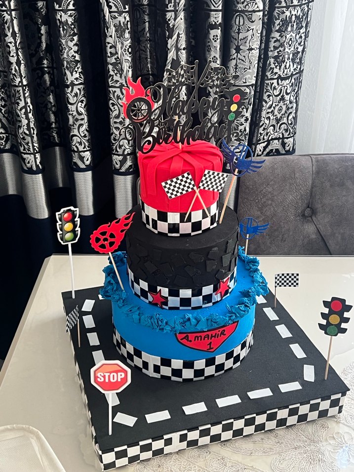 Renkli Yarış Temalı Doğum Günü Pastası - Görsel 3
