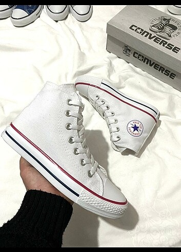 Beyaz Converse 