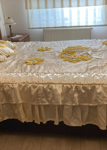 İşlemeli Beyaz Parlak Yatak Örtüsü - Görsel 6