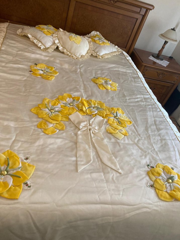 İşlemeli Beyaz Parlak Yatak Örtüsü - Görsel 5