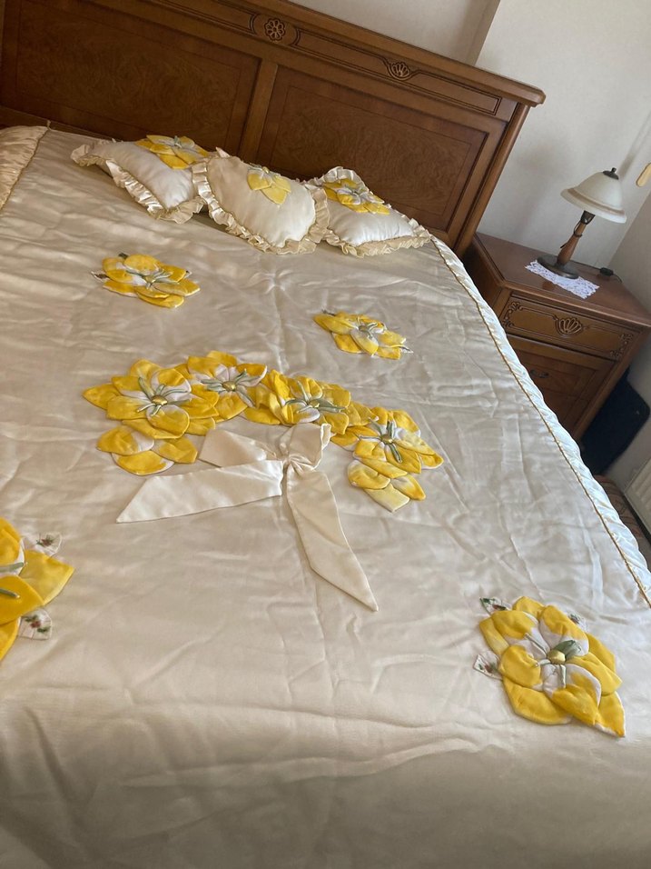 İşlemeli Beyaz Parlak Yatak Örtüsü - Görsel 3