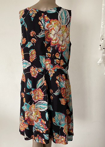 Çiçek Desenli Kolsuz Mini Elbise 44-46 - Görsel 7