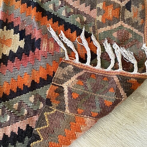 Beden 40 yıllık antika kilim