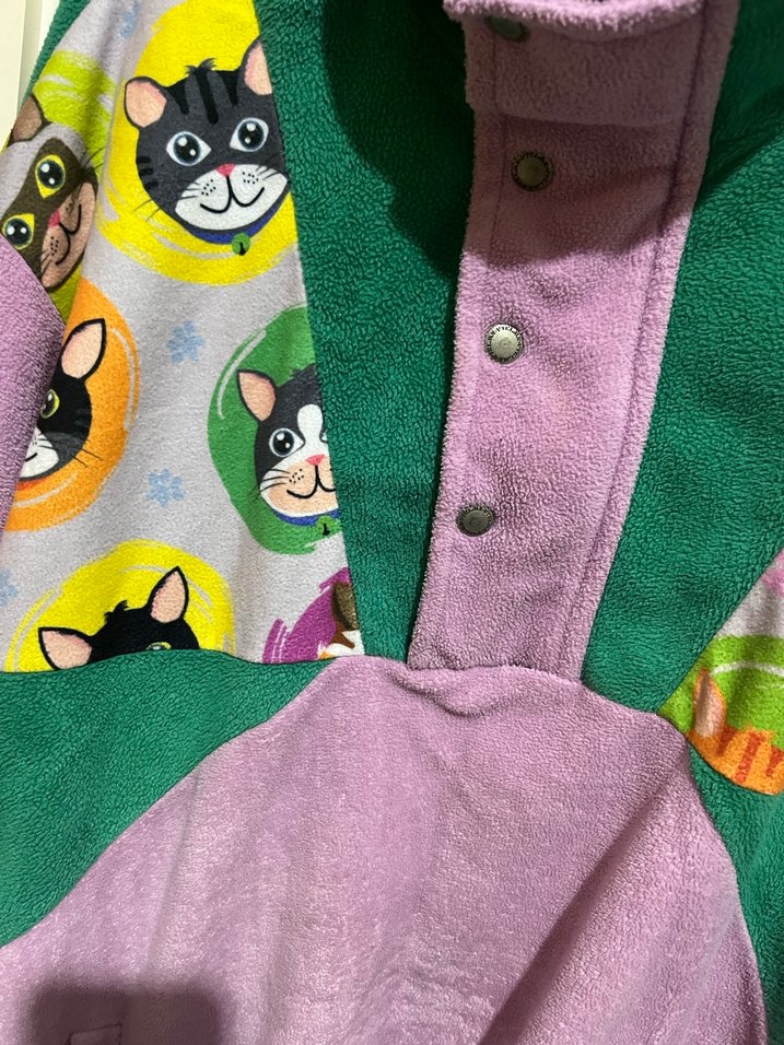 Düğmeli, Baskılı Pastel Renkli Kedi Desenli Sweatshirt - Görsel 2