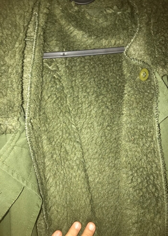 Parka yeşil 1 düğmesi kopuk üst başka sorunu yok - Görsel 2