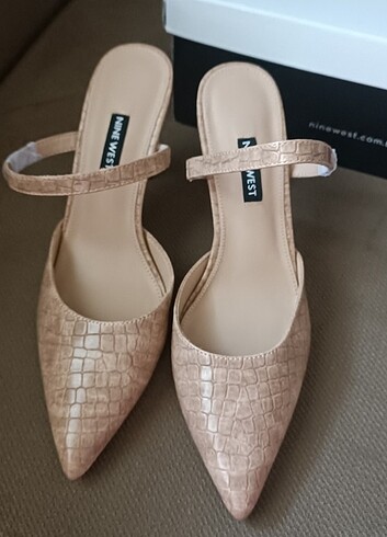 Nine West Nine west