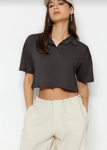 Trendyol & Milla Antrasit crop polo yaka örme T-shirt