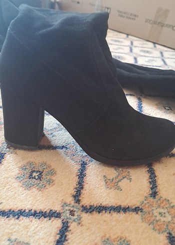 Zara Siyah Süet Topuklu Dizüstü Bot