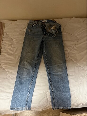 32 Beden mavi Renk BERSHKA mom jean