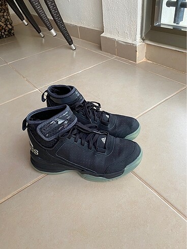 Adidas basketbol ayakkabısı