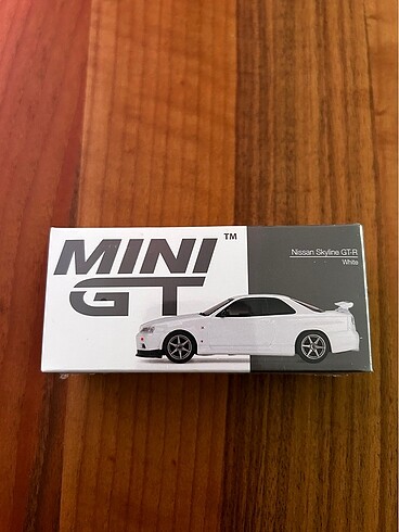 Mini gt Nissan Skyline GT-R (R34) V-Spec II N1 White Carbon Kap