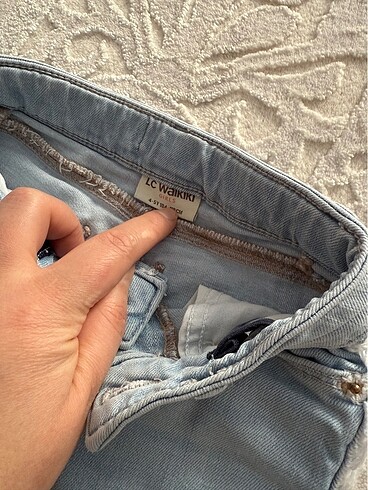 5 Yaş Beden 4.5 yaş pantolon 2 defa giyildi