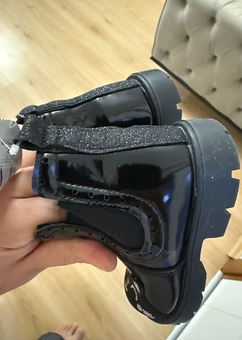 LC Waikiki Kız Çocuk Siyah Nakışlı Kauçuk Bot
