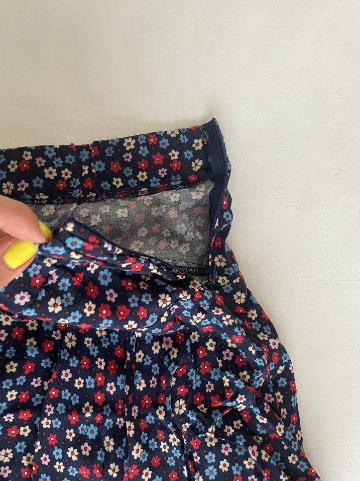 Çiçek Desenli Mini Fırfırlı Şort Etek - Görsel 2